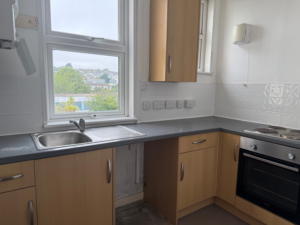 Lot: 220 - SEMI-DETACHED TWO-BEDROOM BUNGALOW FOR IMPROVEMENT - Kitchen